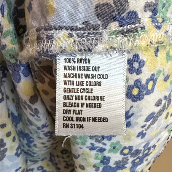 Crown & Ivy 2X Navy Yellow Green Floral Tassel V-Neck Bell Tiered Sleeve Blouse - Picture 3 of 6